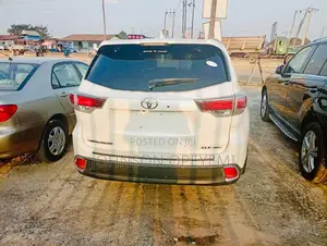 Toyota Highlander XLE 4dr SUV (3.5L 6cyl 6A) 2014 White