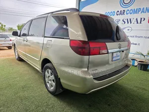 Toyota Sienna 2005 Gold