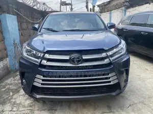 Toyota Highlander LE 4x4 V6 (3.5L 6cyl 8A) 2017 Gray