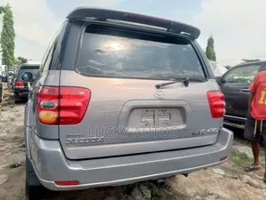 Toyota Sequoia 2004 Gray