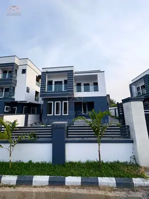 3bdrm Duplex in Chief Lateef Oyelade, Ibadan for sale