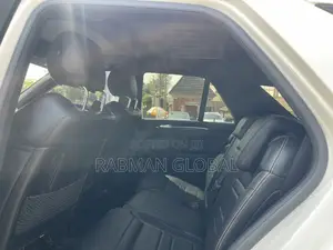 Mercedes-Benz M Class ML63 AMG 4dr SUV AWD (5.5L 8cyl Turbo 7A) 2014