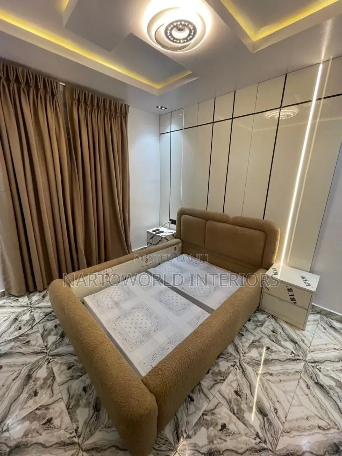 High Quality Buckle Fabric 4.5by6 Bubble Bedframe.