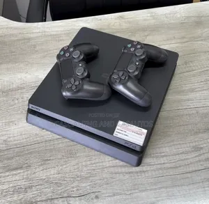 Ps4 Slim & Controllers