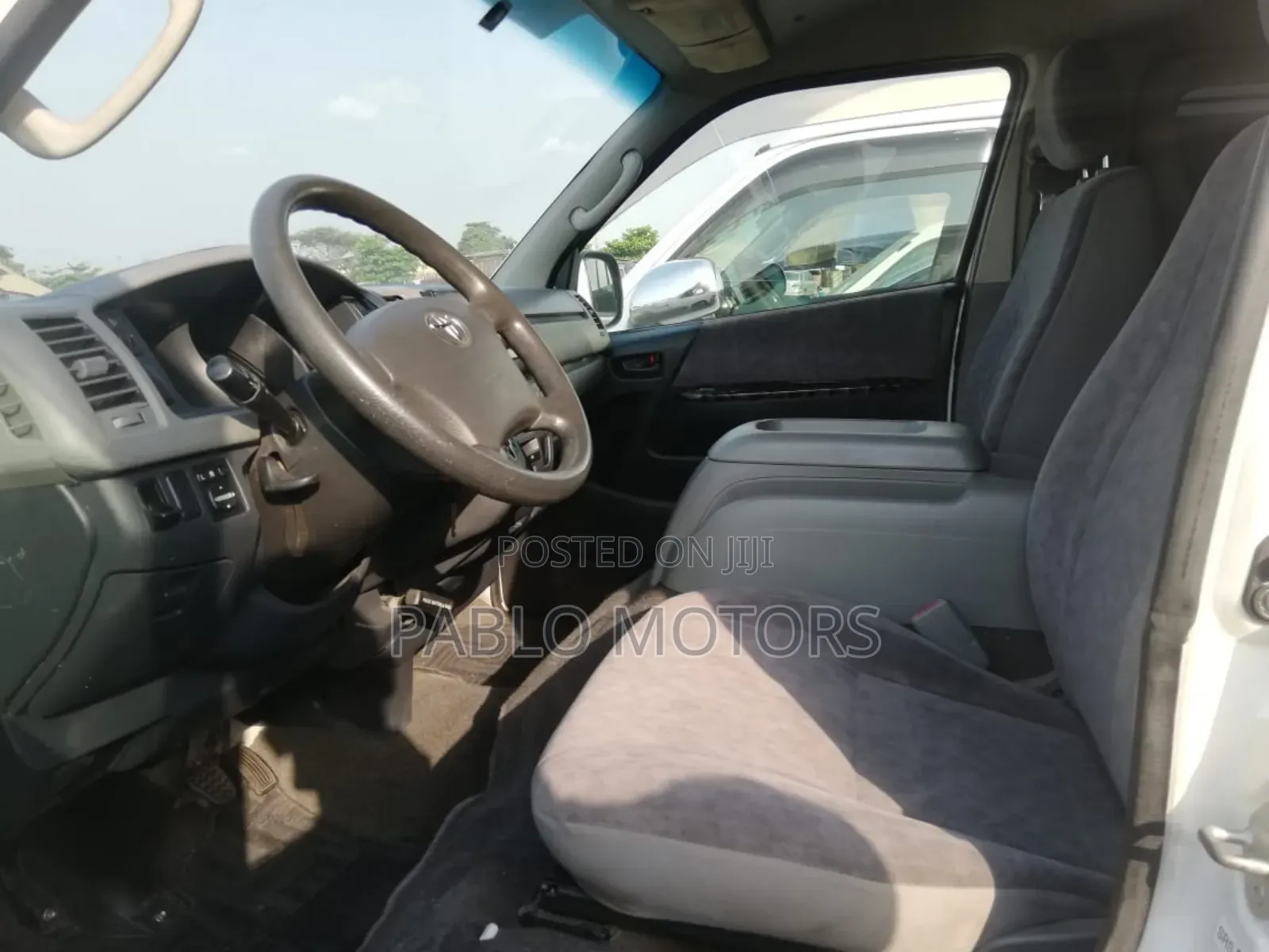 Toyota HiAce 2013 White