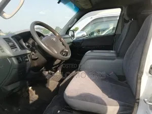 Toyota HiAce 2013 White