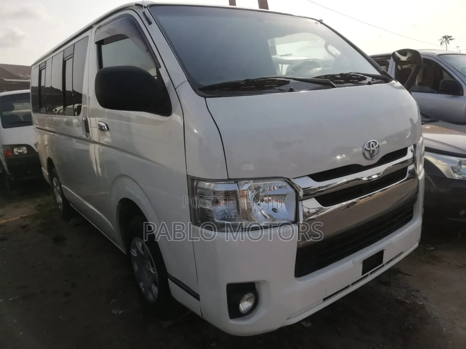 Toyota HiAce 2013 White