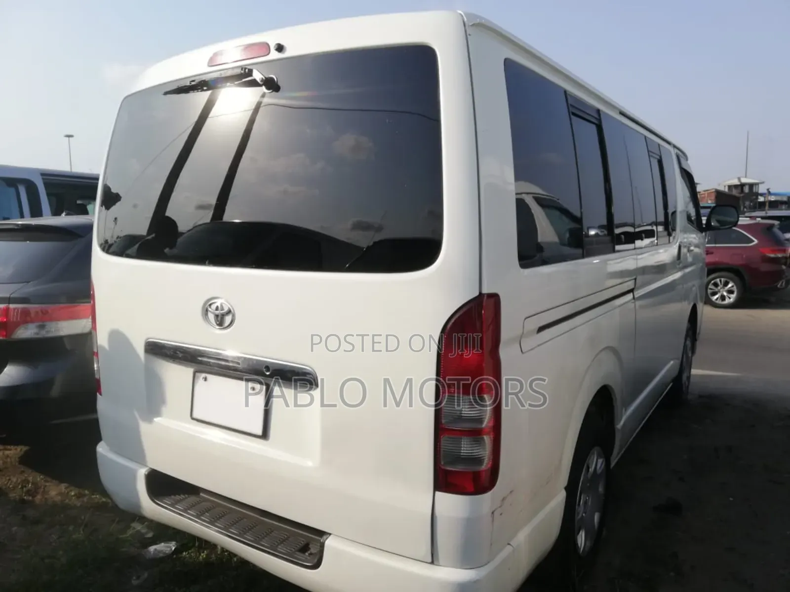 Toyota HiAce 2013 White