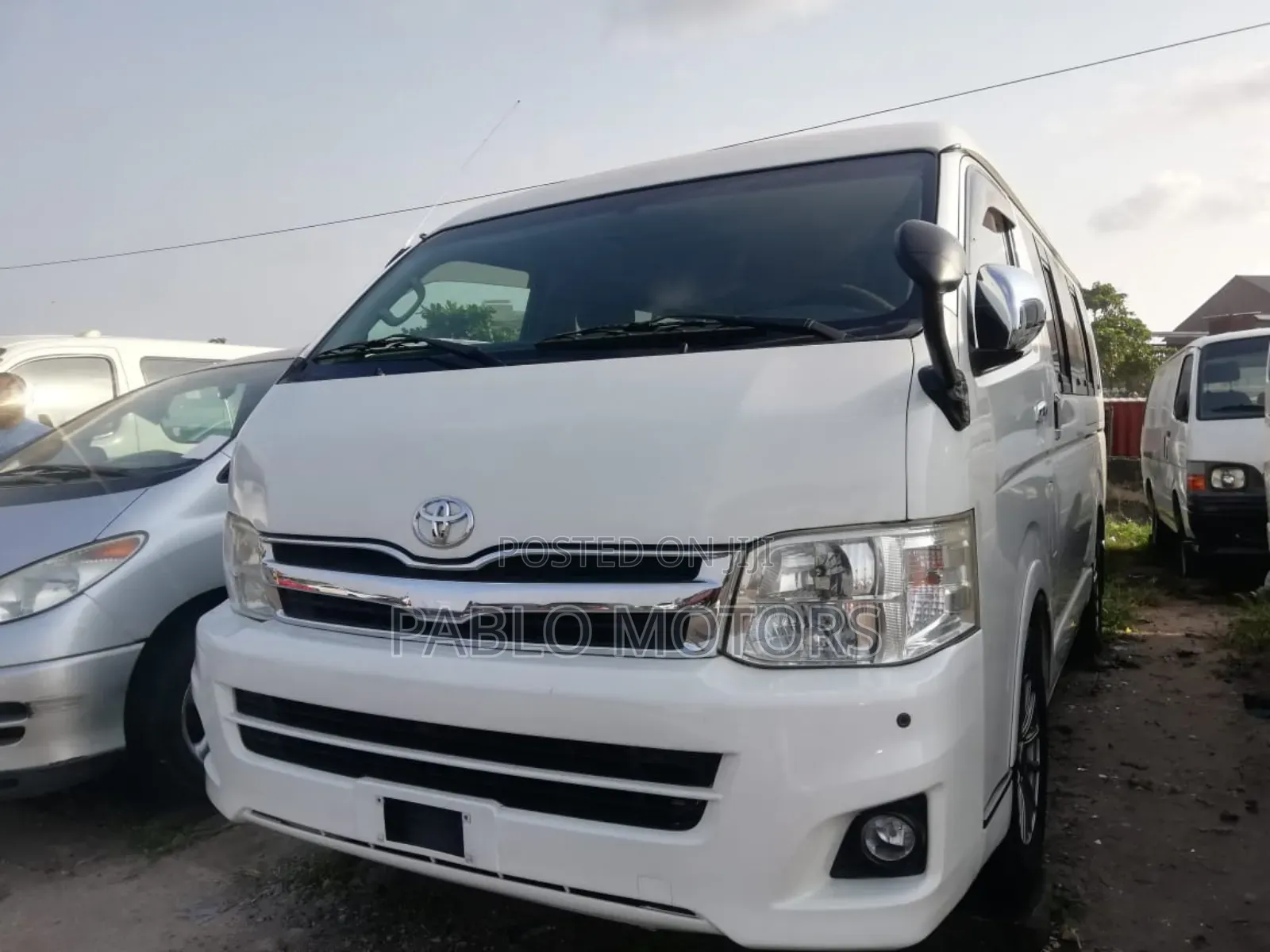 Toyota HiAce 2014 White