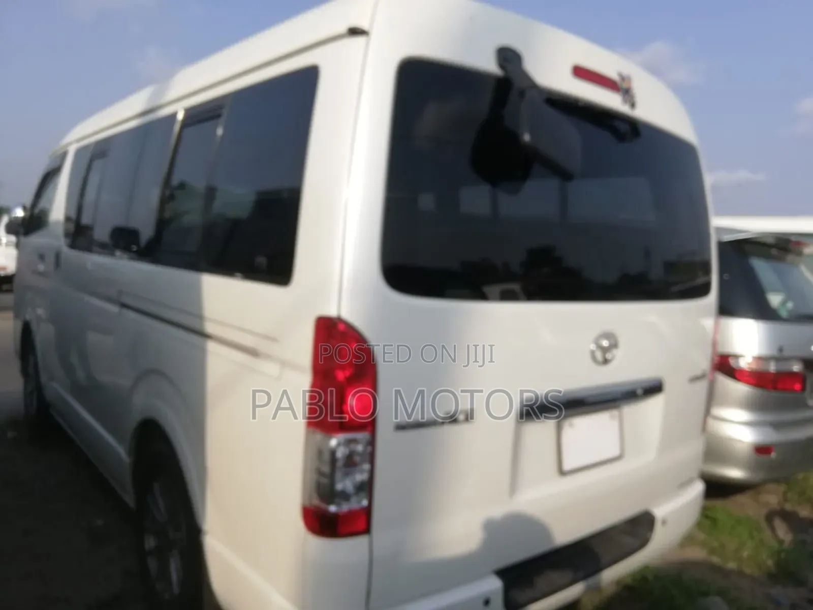 Toyota HiAce 2014 White