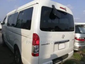 Toyota HiAce 2014 White
