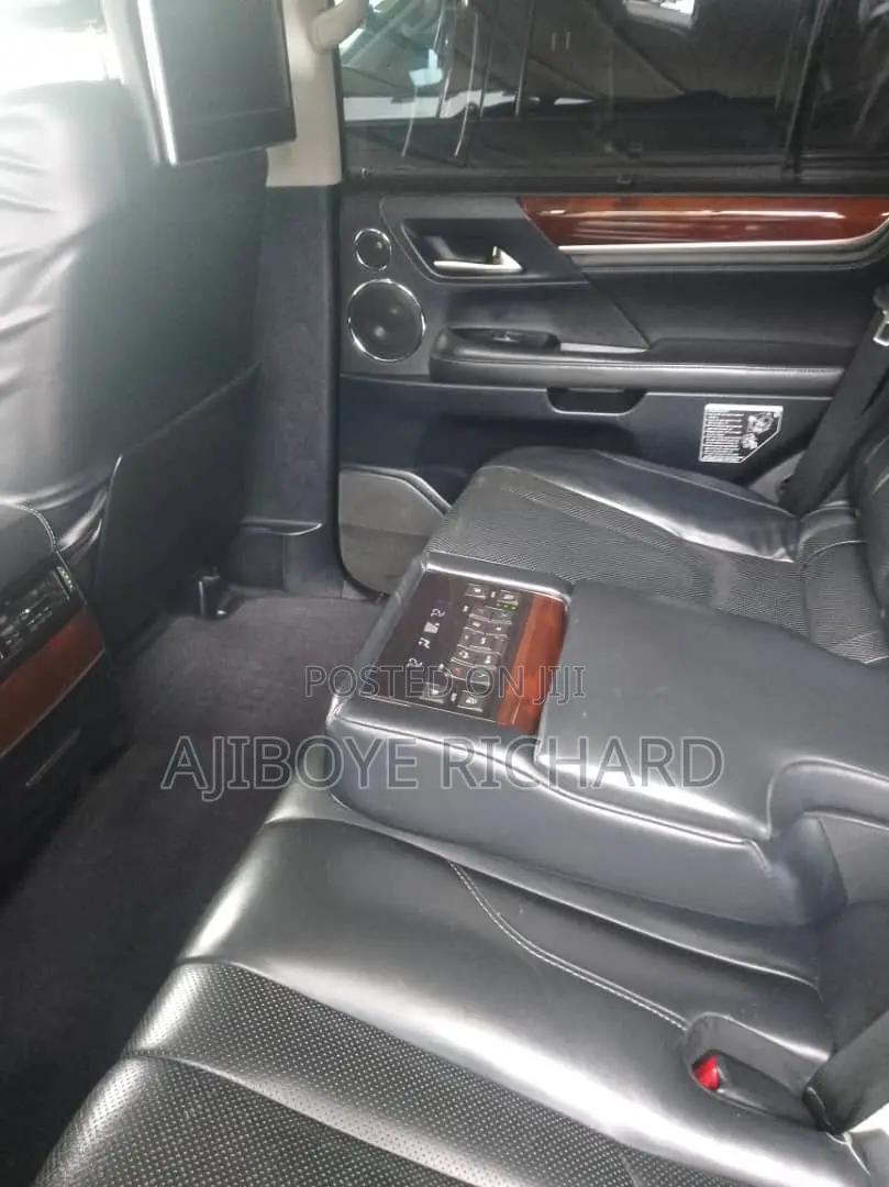 Lexus LX 570 AWD 2016 Gray