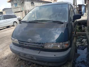 Toyota Previa 1999 Red