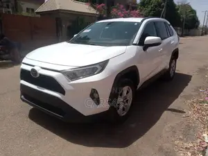 Toyota RAV4 2021 White