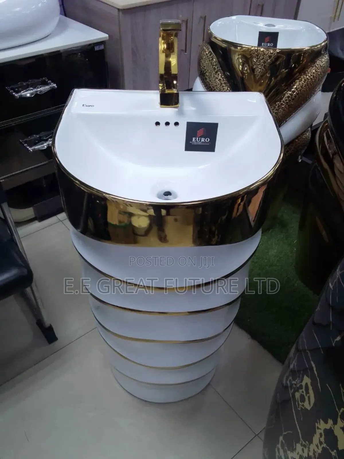 Standing Wash Basin