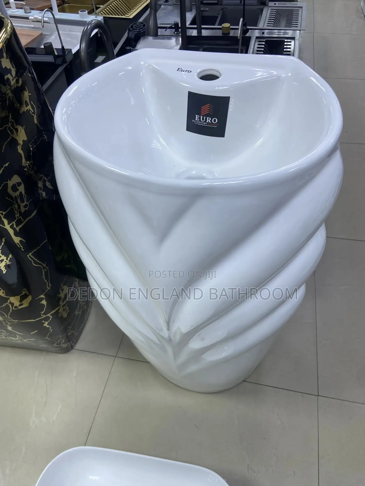 High Quality England White Standing Basin