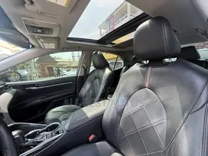 Toyota Camry XLE V6 FWD (3.5L 6cyl 8AM) 2018 Red