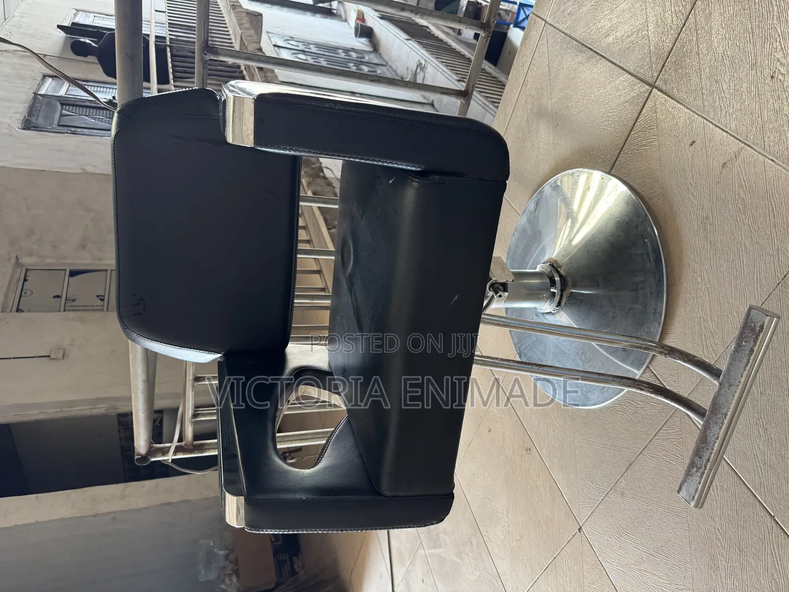 Salon Chair