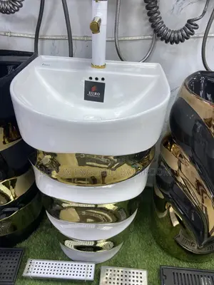High Quality England White and Gold Standing B