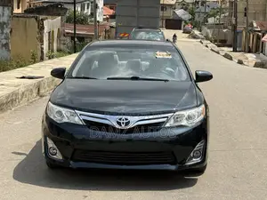 Toyota Camry XLE 4dr Sedan (2.5L 4cyl 6A) 2013 Gray