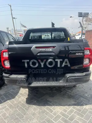 New Toyota Hilux 2025 Black