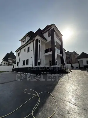 6bdrm Duplex in Sunnyvale Estate, Dakwo District for sale