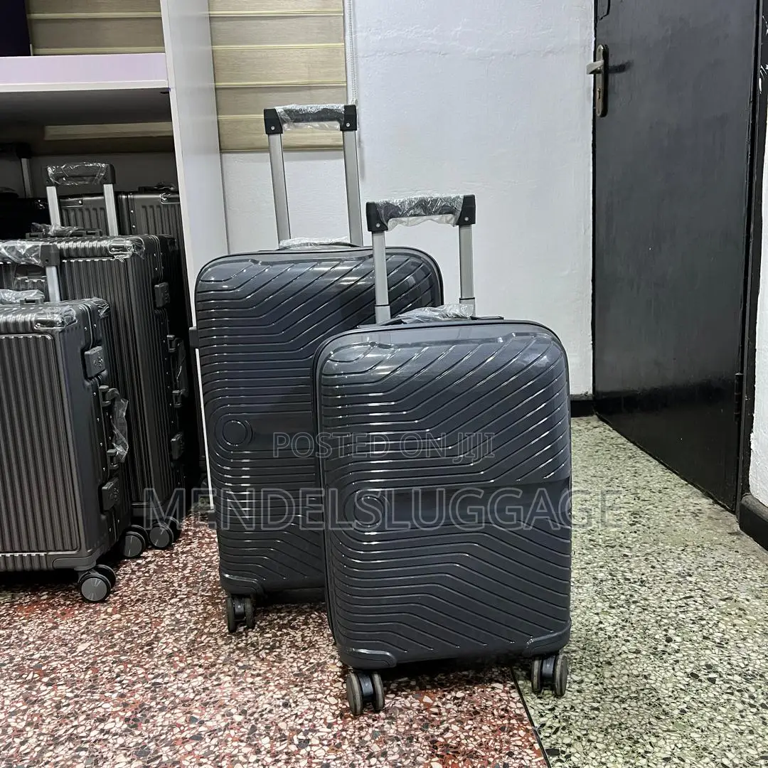 2-in-1 Dark Gray Spinner Suitcase With Hard-Shell Body