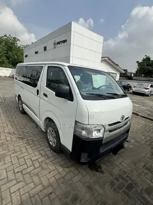Toyota HiAce 2012 White