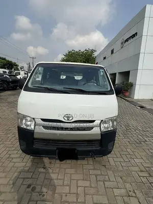 Toyota HiAce 2012 White