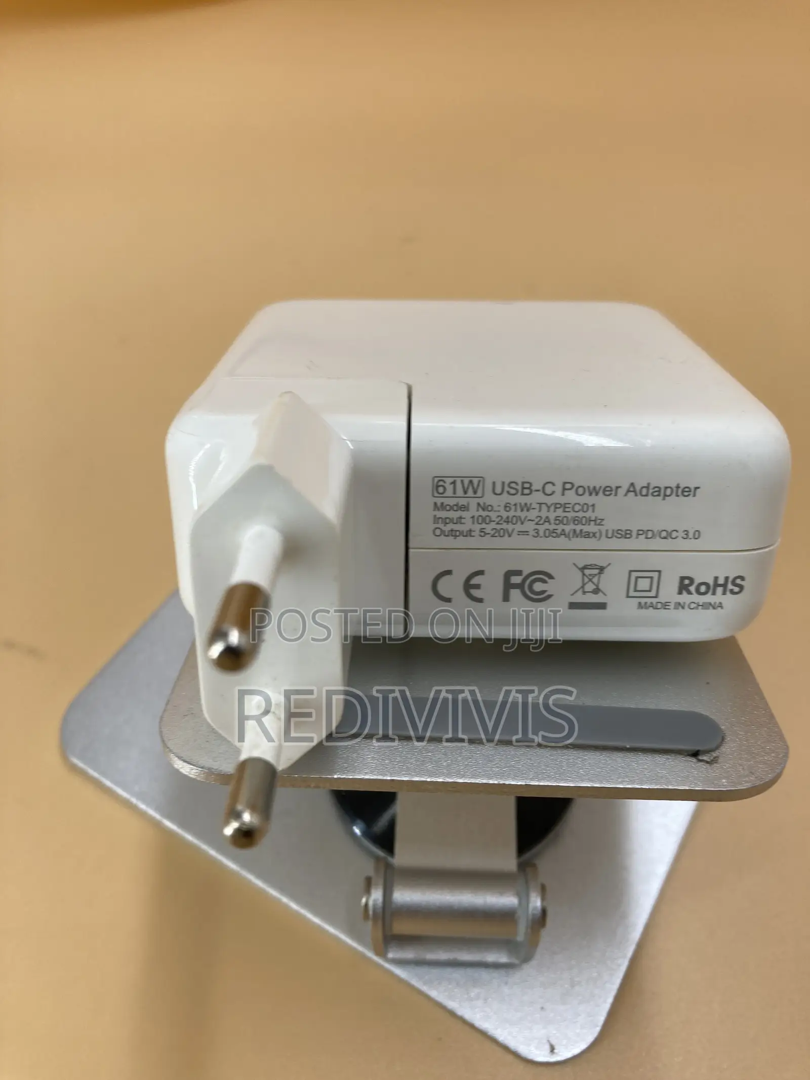 Apple Magsafe 61w Usb-C Power Adapter.