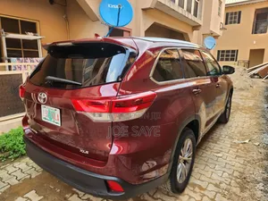 Toyota Highlander XLE 4dr SUV AWD (3.5L 6cyl 6A) 2015 Red