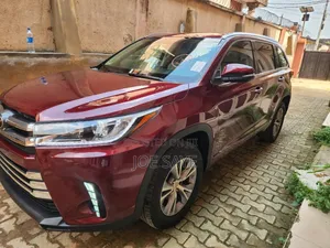 Toyota Highlander XLE 4dr SUV AWD (3.5L 6cyl 6A) 2015 Red