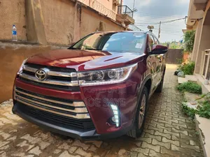 Toyota Highlander XLE 4dr SUV AWD (3.5L 6cyl 6A) 2015 Red