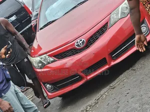 Toyota Camry SE 4dr Sedan (2.5L 4cyl 6A) 2014 Red