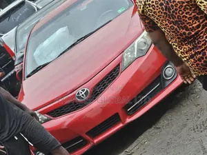 Toyota Camry SE 4dr Sedan (2.5L 4cyl 6A) 2014 Red
