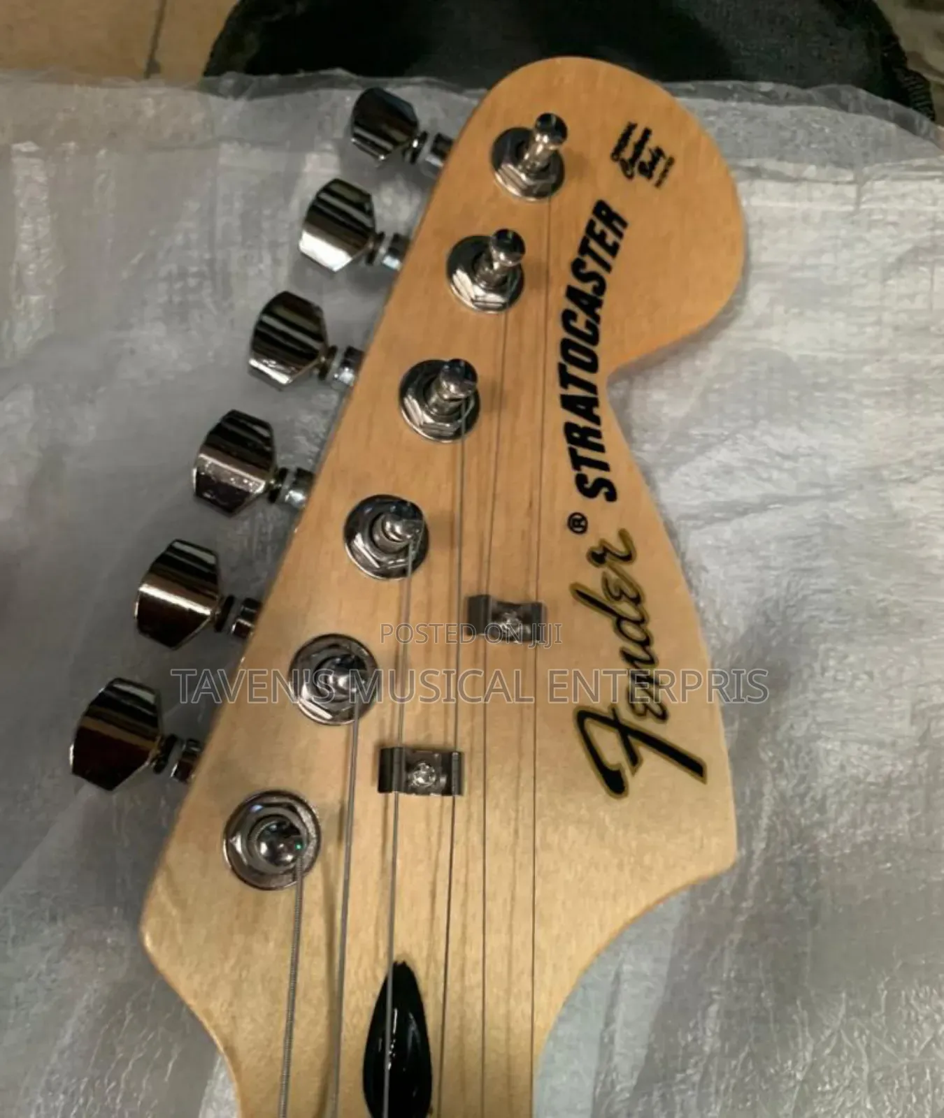 Fender Six Strings Stratocaster Electric Guitar