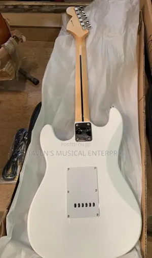 Fender Six Strings Stratocaster Electric Guitar
