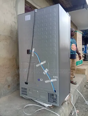 Hisense Inverter 560 L 4 Doors Refrigerator Water Dispenser  Ice Cube