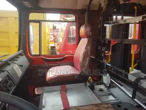Bus 2012 Red