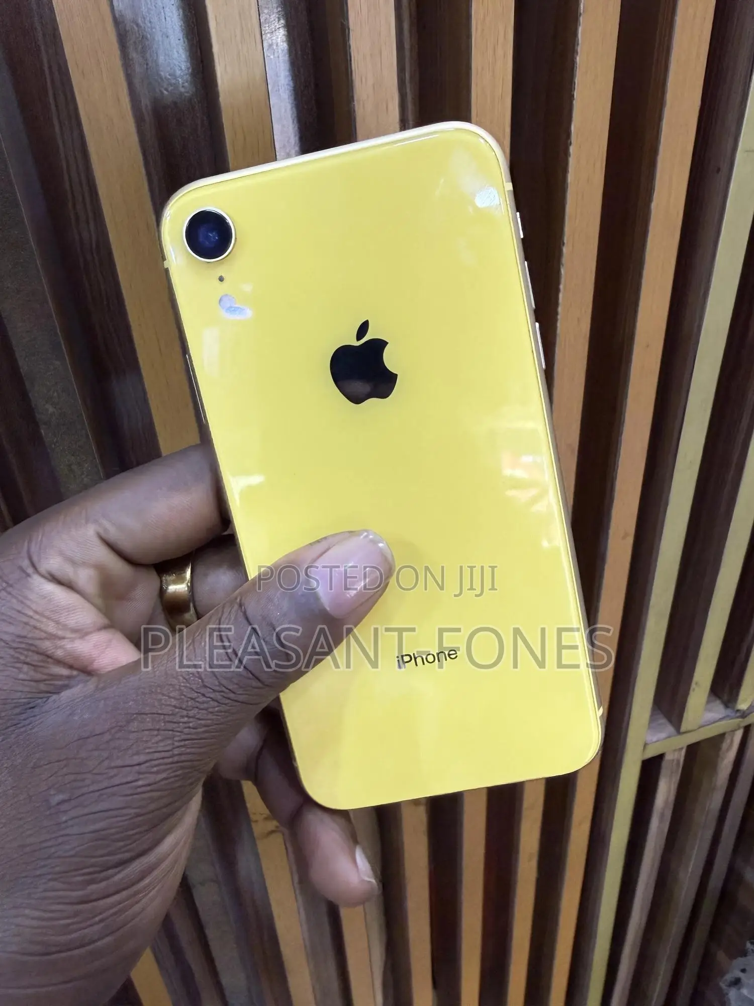 Apple iPhone XR 64 GB Yellow