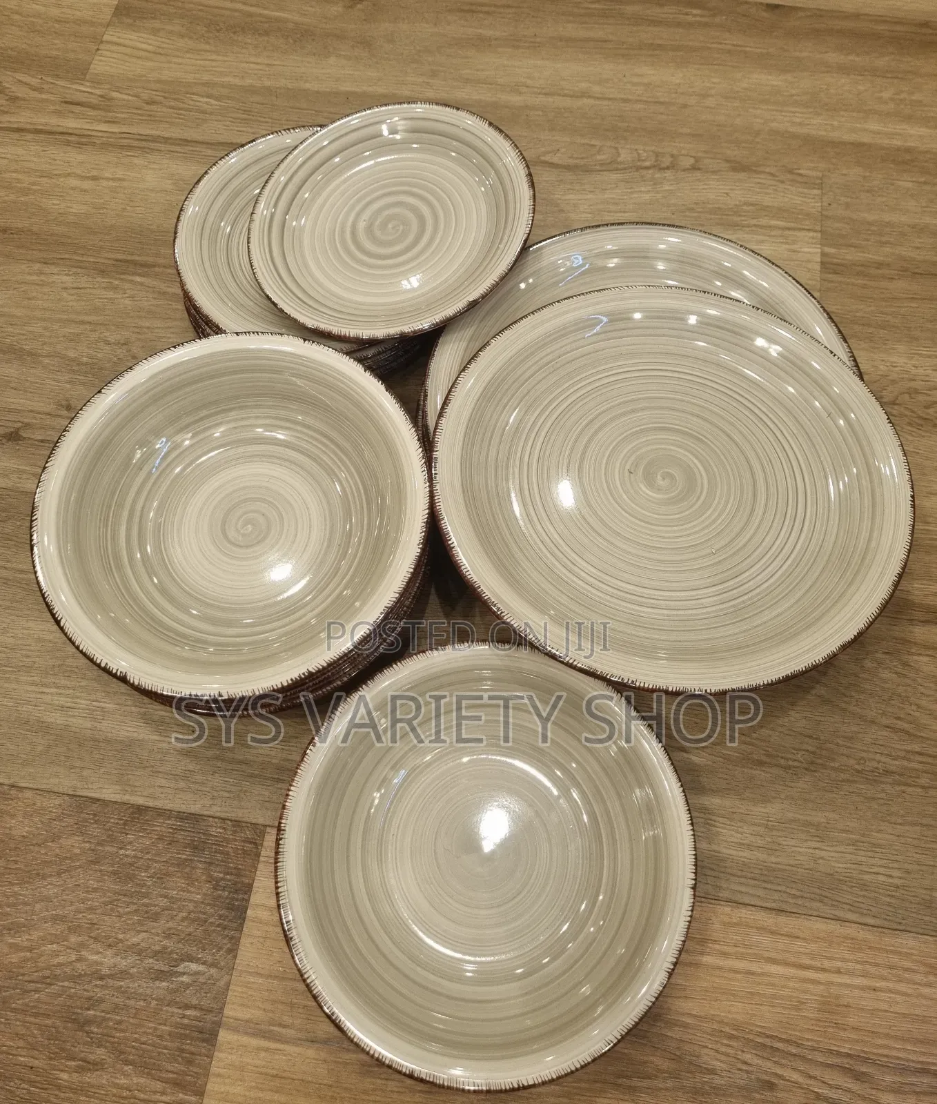 18 Ceramic Dinnerware Set