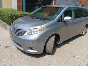 Toyota Sienna 2016 Silver