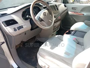 Toyota Sienna 2016 Silver