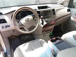 Toyota Sienna 2016 Silver