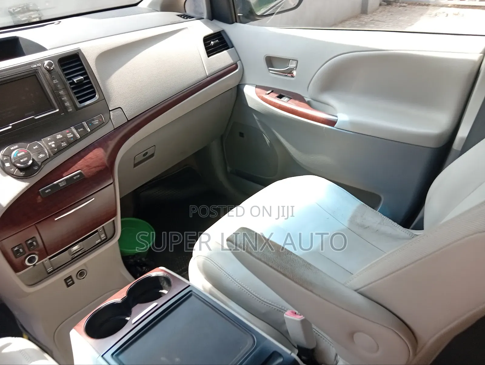 Toyota Sienna 2016 Silver