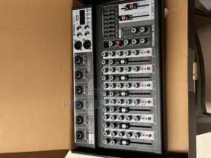 Yamaha Mc-O6 Professional Mixer