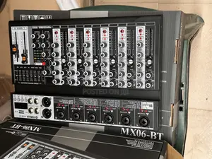 Yamaha Mc-O6 Professional Mixer