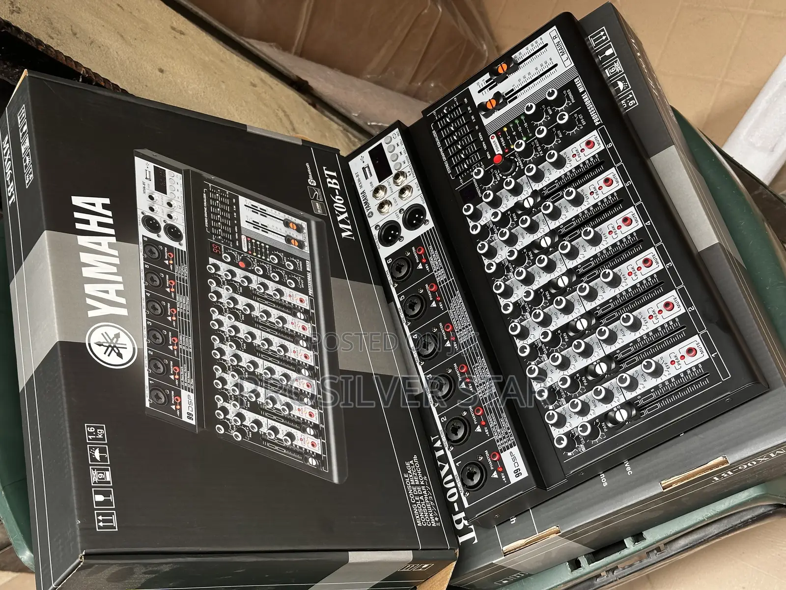 Yamaha Mc-O6 Professional Mixer