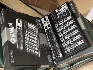 Yamaha Mc-O6 Professional Mixer
