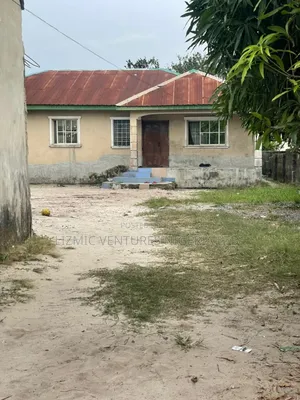3bdrm Bungalow in Greenlite, Lekki Expressway for sale